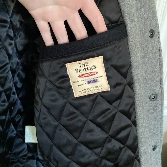 VINTAGE ‘The Beatles 1964 World Tour’ Limited Edition Crew Jacket Size XL RARE - Picture 12 of 15